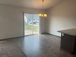 1217 S Beach Way in West Fargo, ND - Building Photo - Building Photo