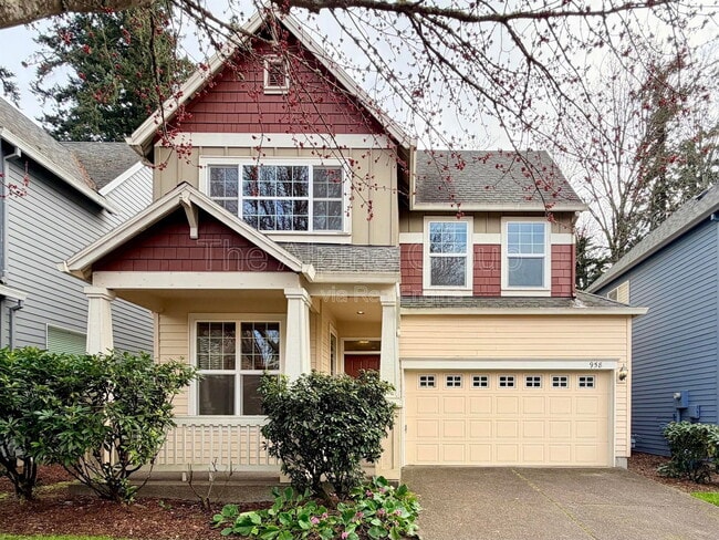 property at 958 SE Roundelay St