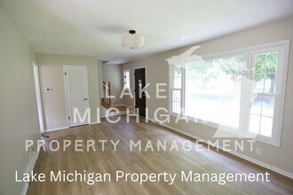 1010 N Hampton Dr NE in Grand Rapids, MI - Building Photo - Building Photo