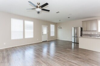 1724 Gayla Creek Dr in Little Elm, TX - Foto de edificio - Building Photo