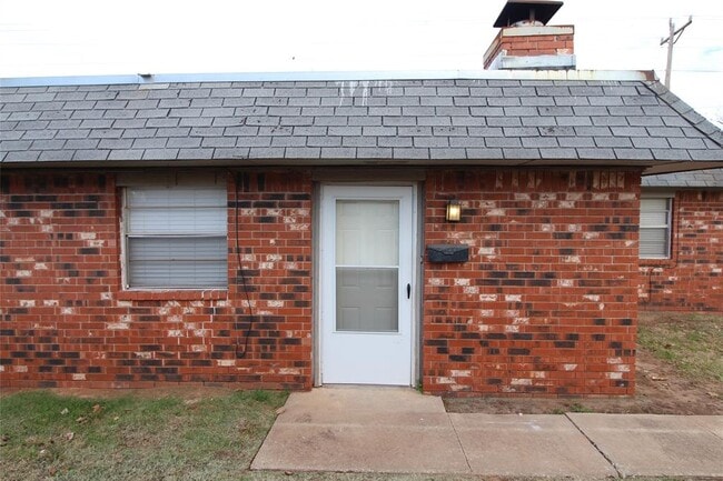 114 NE 12th St in Moore, OK - Building Photo - Building Photo