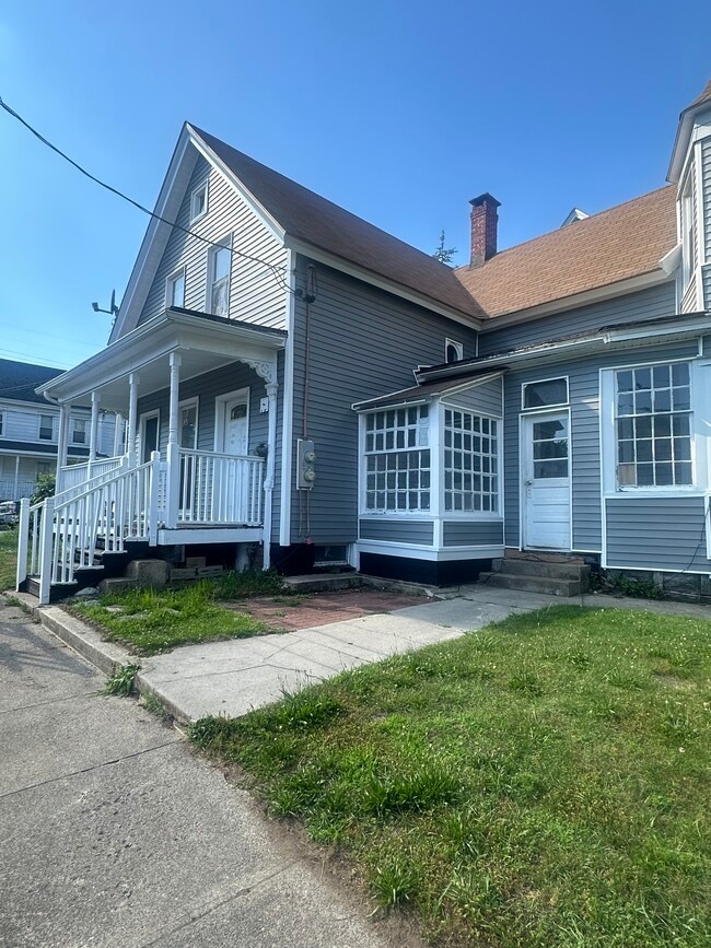 15 13th St, Unit Unit 1 in Norwich, CT - Building Photo - Building Photo