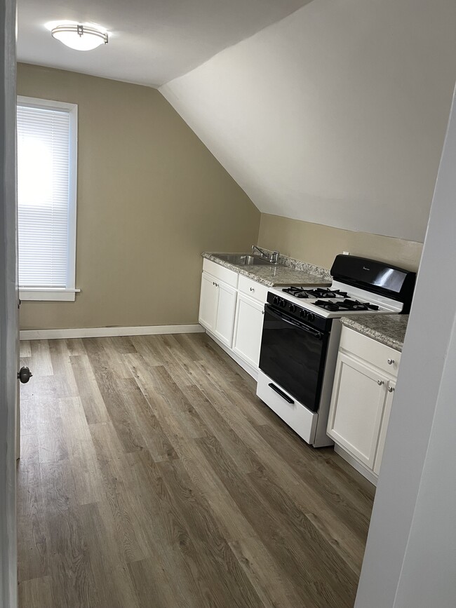 1100 Lincoln St, Unit 2 in Hobart, IN - Building Photo - Building Photo