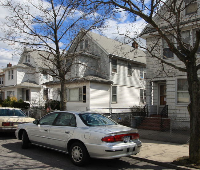 95-20 108th Ave in Ozone Park, NY - Building Photo - Building Photo