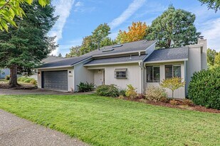 21833 SW Dakota Dr in Tualatin, OR - Building Photo