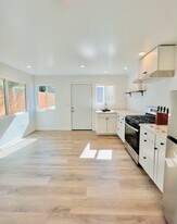 1222 Holly St in Oceanside, CA - Building Photo