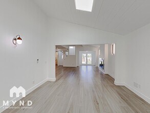 13942 Mango Dr in Del Mar, CA - Building Photo - Building Photo