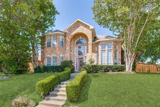 Room in House on Lakepointe Ave in Rowlett, TX - Building Photo - Building Photo