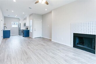 9504 Menchaca Rd in Austin, TX - Building Photo - Building Photo