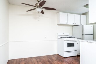 2655 Colfax Ave S in Minneapolis, MN - Building Photo - Interior Photo