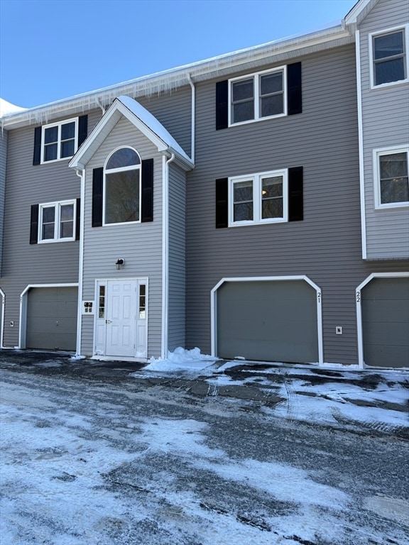 property at 124 Tennis Plaza Rd