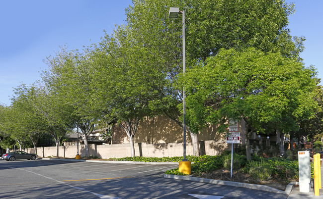 Santana Park Apartments in Santa Clara, CA - Building Photo - Building Photo