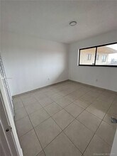 9915 W Okeechobee Rd-Unit -2-503 in Hialeah Gardens, FL - Building Photo - Building Photo