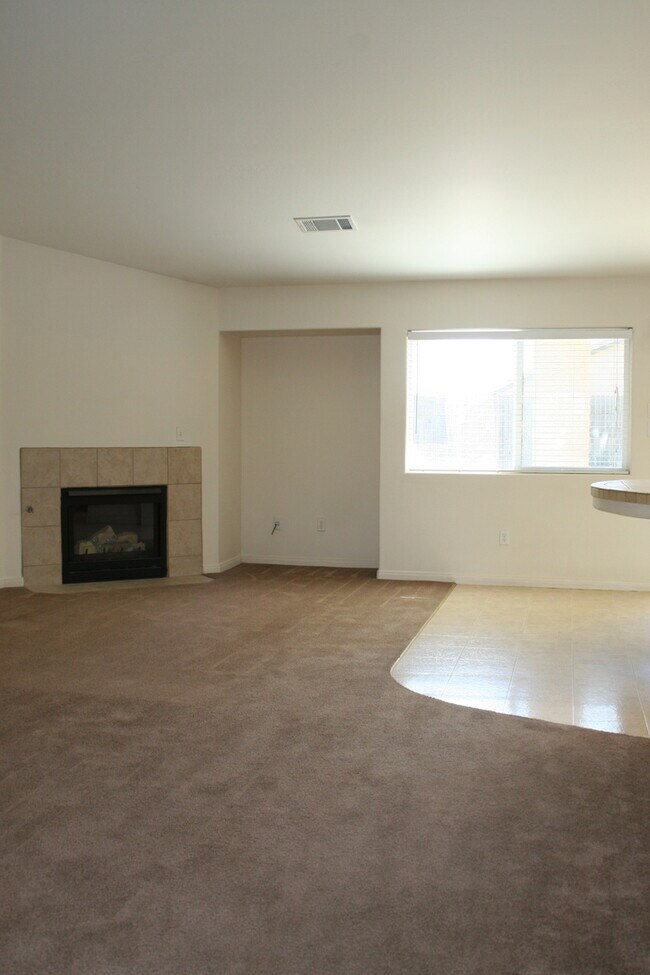 9313 Tahiti Ave in Bakersfield, CA - Building Photo - Building Photo