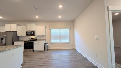 3333 Southwind Dr in Gulf Breeze, FL - Foto de edificio - Building Photo