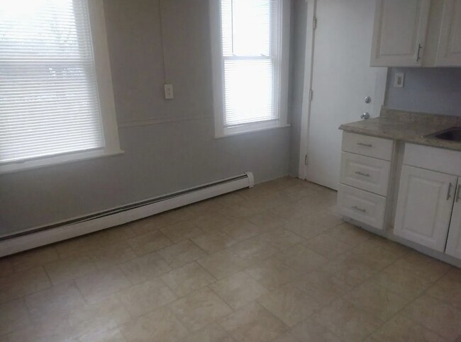 43 Terrace Ave in New London, CT - Foto de edificio - Building Photo