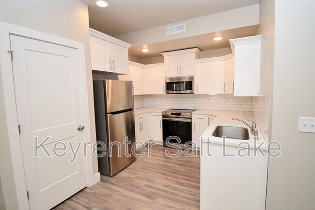 2273 W 2710 S in West Haven, UT - Building Photo - Building Photo