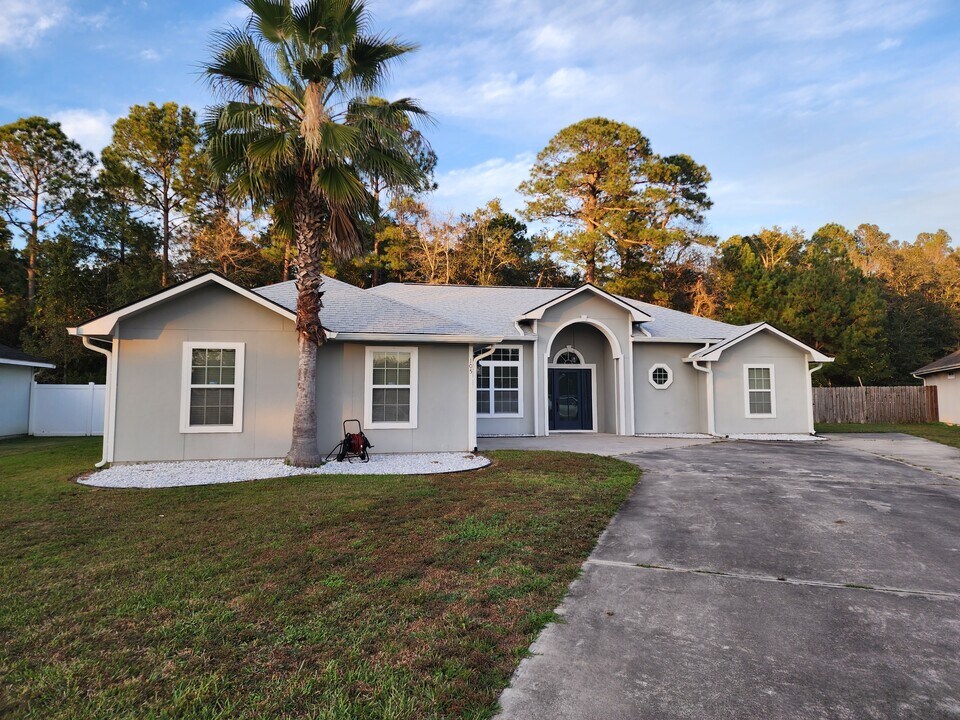 105 Camellia Dr in Kingsland, GA - Building Photo