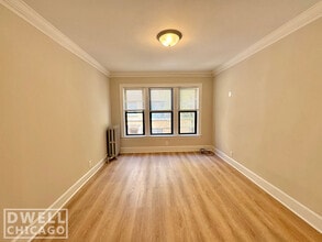 2327 N Spaulding Ave, Unit 1 in Chicago, IL - Foto de edificio - Building Photo