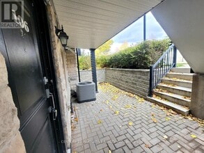 320 John St. in Markham, ON - Building Photo - Building Photo