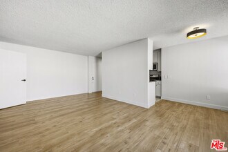 1352 S Carmelina Ave in Los Angeles, CA - Building Photo - Building Photo