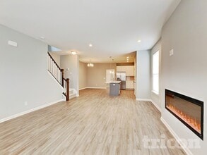 303 Thomas Point Dr in Fortville, IN - Foto de edificio - Building Photo