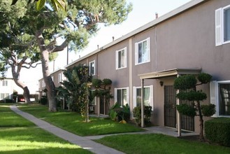 Victoria Townhouse in Anaheim, CA - Building Photo - Building Photo