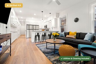 Furnished Bedroom with Private Bath in Jamaica Plain in Boston, MA - Foto de edificio - Building Photo