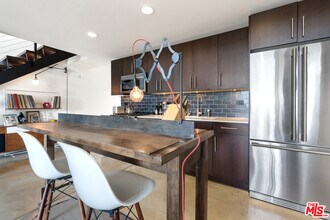 4111 Sunset Blvd-Unit -546 in Los Angeles, CA - Building Photo - Building Photo