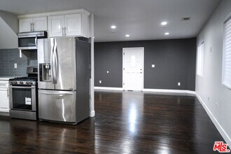 2114 1/2 Ridgeley Dr in Los Angeles, CA - Building Photo - Building Photo