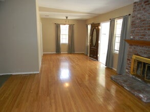 1342 E Maple Ave in Orange, CA - Building Photo - Building Photo