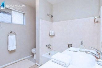 826 E 4th Pl, Unit B in Mesa, AZ - Foto de edificio - Building Photo