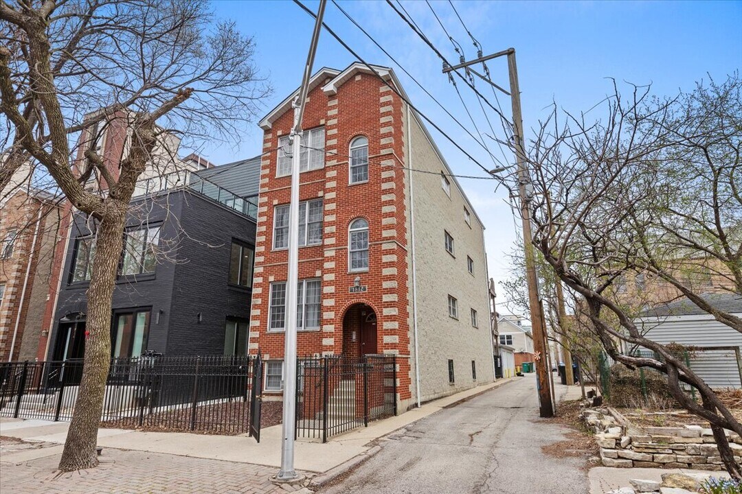 1812 W Thomas St, Unit 1 in Chicago, IL - Foto de edificio