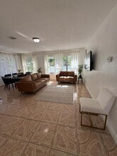 53 NE 43rd St in Miami, FL - Building Photo - Building Photo