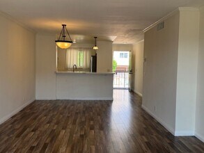 2940 N Verdugo Rd in Glendale, CA - Building Photo - Building Photo