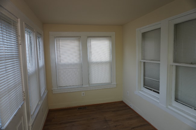 217 Center St in Dundalk, MD - Foto de edificio - Building Photo