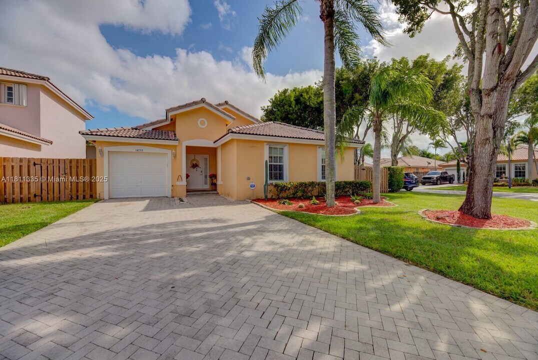 14133 SW 154th Pl in Miami, FL - Building Photo