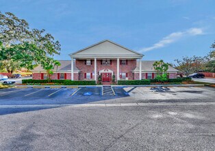 Carlton Arms North in Tampa, FL - Foto de edificio - Building Photo