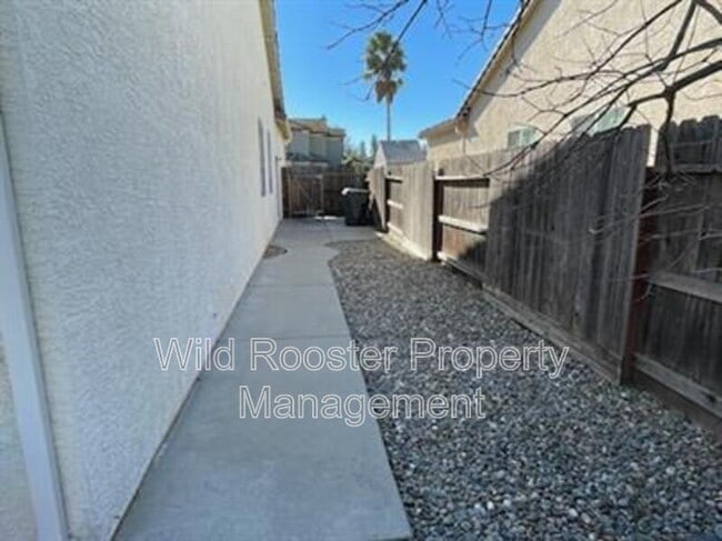 10165 Sorenstam Dr in Sacramento, CA - Building Photo - Building Photo