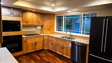 11734 82nd Ave NE in Kirkland, WA - Building Photo - Building Photo