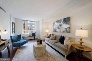 355 I St SW in Washington, DC - Building Photo