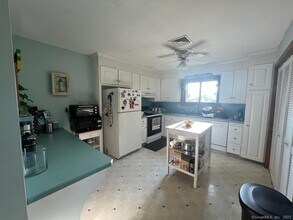 1302 Summer Hill Dr in South Windsor, CT - Building Photo - Building Photo