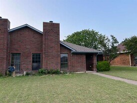 511 Amber Ln in Desoto, TX - Building Photo