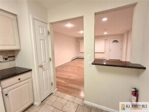 363 Cranbury Rd in East Brunswick, NJ - Building Photo - Building Photo