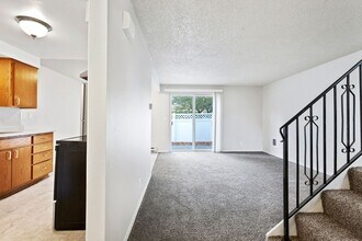 367 NW Bailey Ave in Hillsboro, OR - Foto de edificio - Building Photo