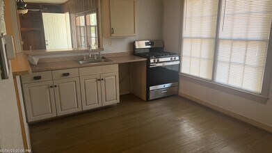 300 S Collins St in Arlington, TX - Building Photo - Building Photo