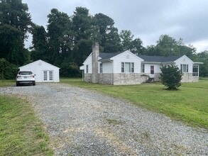 8224 Shady Grove Rd in Mechanicsville, VA - Building Photo - Building Photo