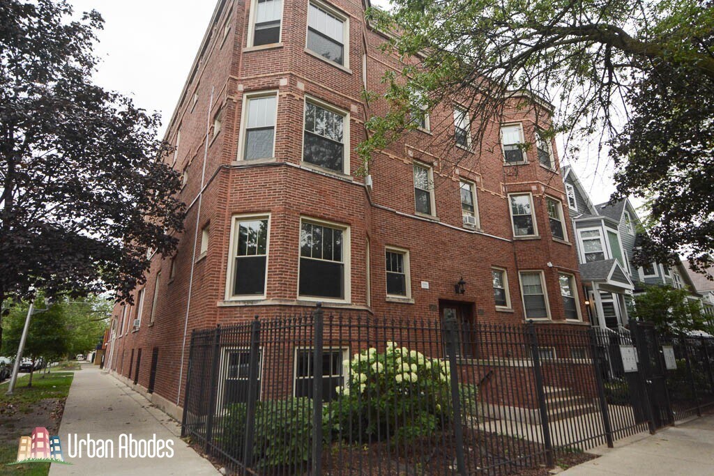 2455 N Spaulding Ave, Unit A06C in Chicago, IL - Foto de edificio