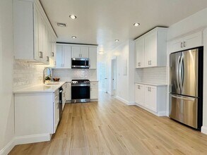 73 Cameron Ave, Unit 2 in Somerville, MA - Building Photo - Building Photo