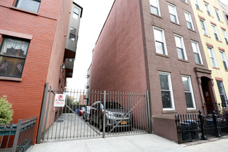 542 Henry St in Brooklyn, NY - Building Photo - Building Photo